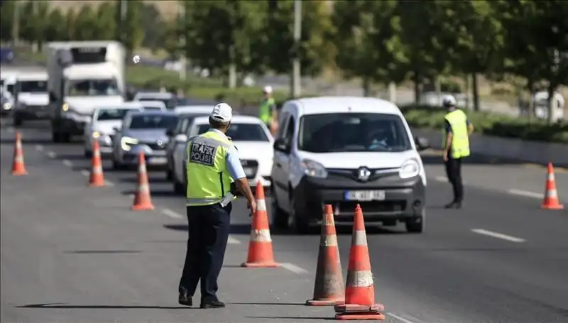 Büyük Trafik Kaosu: Konvoy Tüneli Kapatarak İsyan Gerçekleştirdi