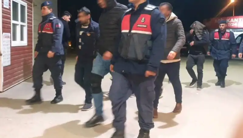 Uyuşturucu Partisine Baskın: Bağ Evi Sözde Eğlencenin Merkezi Oldu!