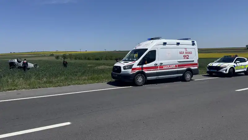 Edirne'de Devrilen Otomobil Kaza Yaptı: Yaralılar Hastanede Tedavi Altında