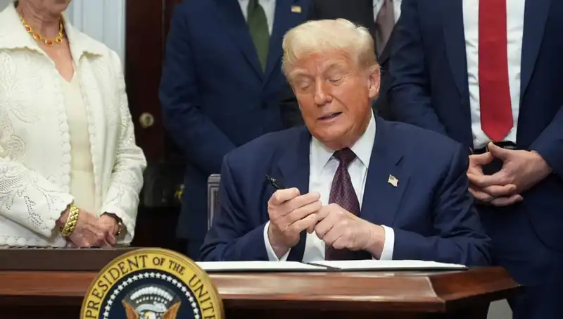 Trump, Beyaz Saray'ı Yeniden Şekillendirecek Lüks Renovasyona Hazırlanıyor