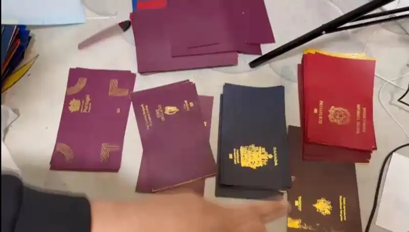 Türkiye'de Sahte Pasaport ve Vize İmalatı Operasyonu: Suç Şebekeleri Çökertildi