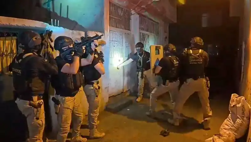 İstanbul’da DAEŞ Operasyonunda 18 Şahıs Gözaltına Alındı!
