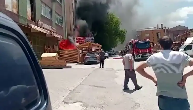 Ankara'da Yangın! İş Yerlerine Yayılan Alevler Kenti Saran Korku