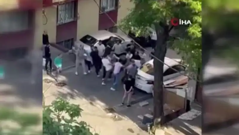 Kapıları Zorlayan Madde Bağımlısına Meydan Dayaklarıyla Cevap Verildi