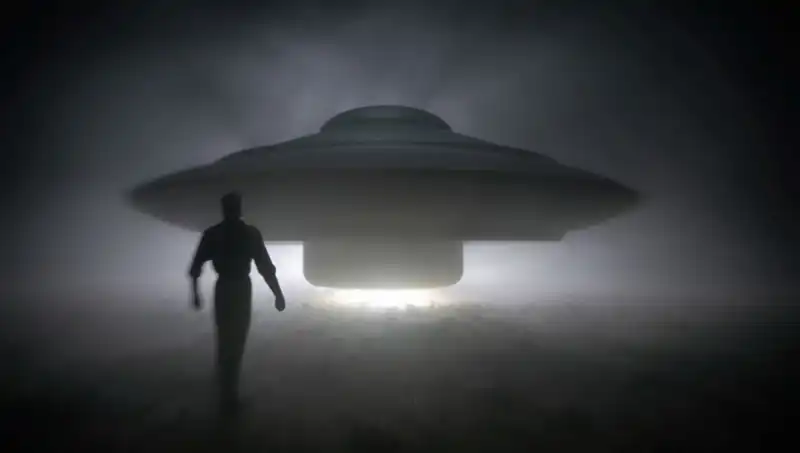 UFO Uzmanı, Uzaylıların Masum İnsanları Hedef Aldığını İddia Etti