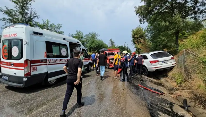 Sakarya'da Kamyonet ile Cip Çarpıştı: 5 Yaralı, Çocuklar da Var
