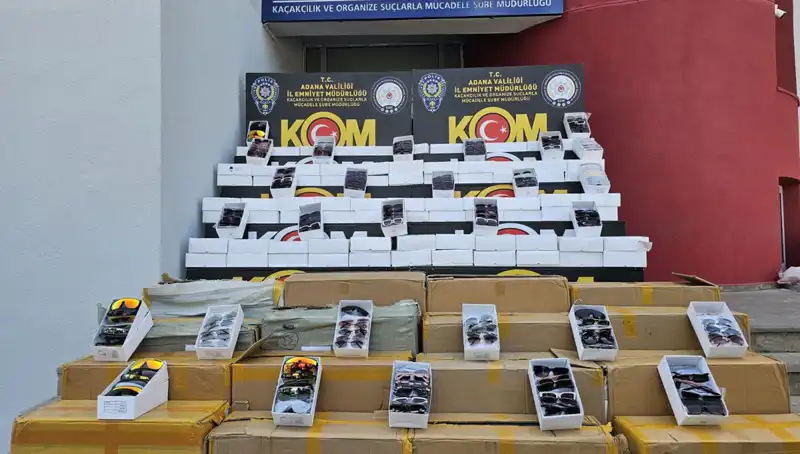 Adana'da Operasyon: 12 Bin Kaçak Güneş Gözlüğü Ele Geçirildi!