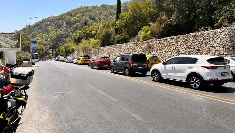 Fethiye ile Ölüdeniz Arası Tatilci Kuyruğu: Fırtına Gibi Yoğunluk!