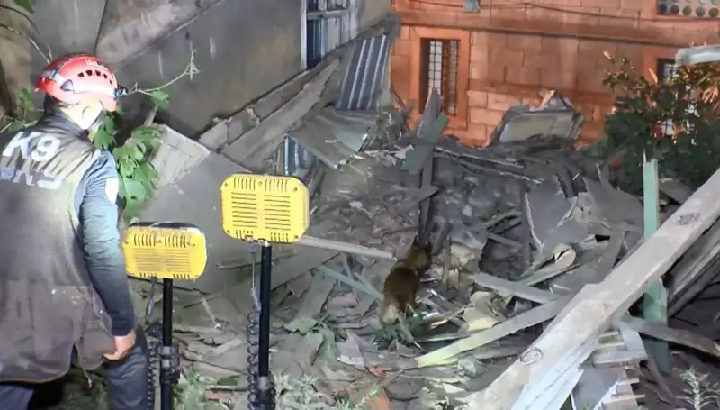 İstanbul'da Deprem Sonrası Çöken Bina: Olayın Nedeni ve Etkileri