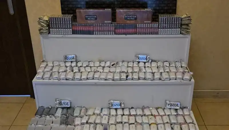 Gümrük Kaçağı Sigara Operasyonu: Büyük Miktarda Kaçak İçecek Ele Geçirildi