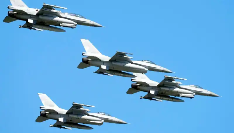 ABD'nin Ukrayna için F-16 Eğitimi: Yeni Bir Savunma Dönemi Başlıyor