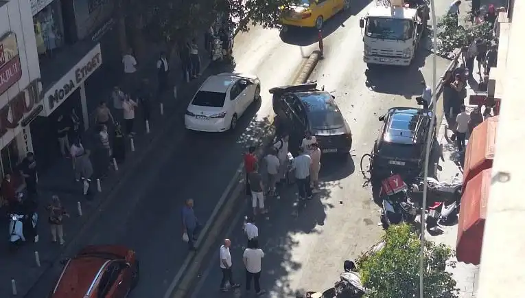 İranlı Sürücünün Şaşırtan Kazası Şehirde Gözler Önünde Yaşandı