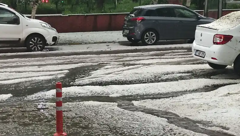 Ardahan'ı Beyaza Bürüyen Dolu Fırtınası Şaşkınlık Yarattı