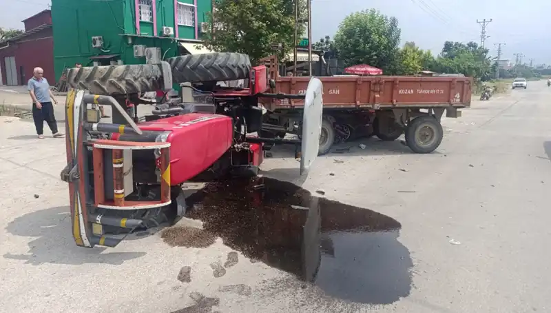 Otomobille Çarpışan Traktör Devrildi: Kaza Sonrası 2 Yaralı
