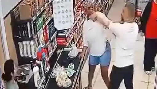 Marketteki Kasa Önünde Yaşanan Şok Eden Saldırı: Çocuk Gözleriyle İzledi