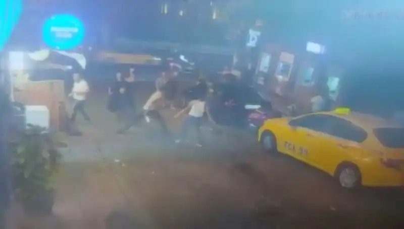Beyoğlu'nda Laf Atma Kavgası: Kanlı Olayın Detayları Neler?