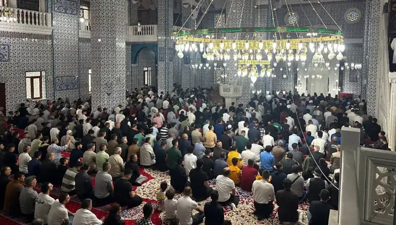 İlk Bayram Namazı Iğdır'da Coşkuyla Kılındı: Gelenekler Yaşatıldı