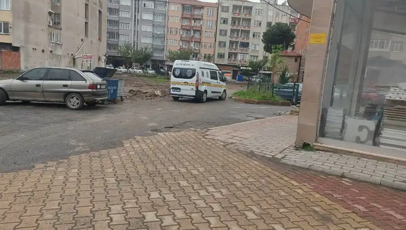 Dört Kat Yüksekten Düşen Kadın Hayat Mücadelesi Veriyor