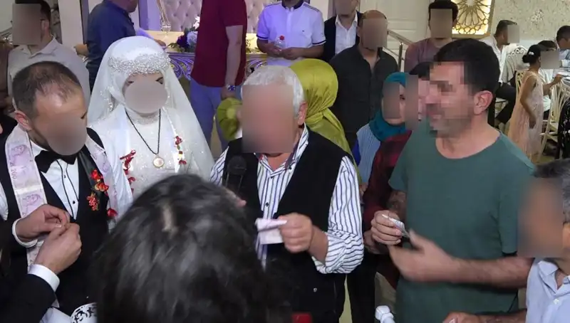 Düğün Davetsiz Misafir: Pasta Aşırıp Takıları Çaldı