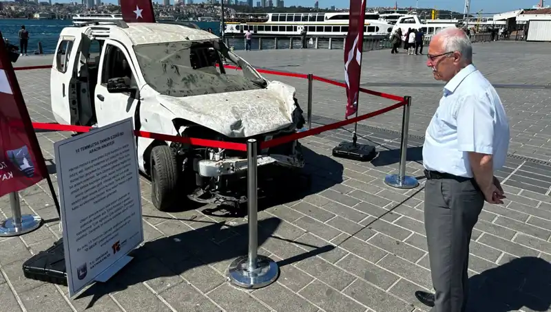 15 Temmuz Şehitler Köprüsü'nde Tankla Ezilmiş Araçlar Sergilendi