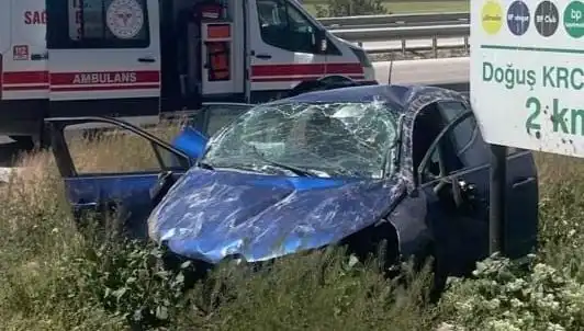 Kontrolden Çıkan Araç Feci Kaza Yaptı: İki Kişi Yaralandı