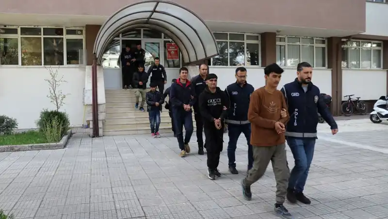 İki İl'de Sınır Dışı Edilen 21 Düzensiz Göçmen Olayı Nedir?