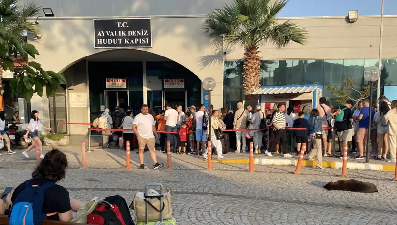 Bayramda Midilli Adası'na Gidenlerin Sayısı Rekor Kırdı