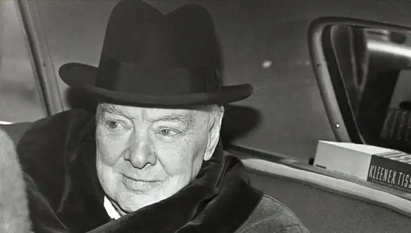 Churchill’in Bekar Evi Tarihi Özellikleriyle Satışta: 3,75 Milyon Sterlin