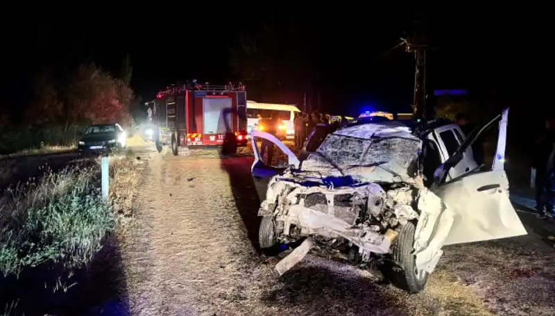 Traktör ve Cipin Çarpışması Sonucu 5 Yaralı: Kaza Anı Kamerada