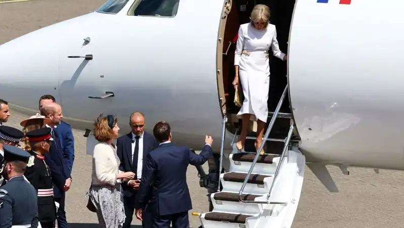 Macron Çifti Arasındaki Gerginlikte Yeni Bir Sırra Yolculuk