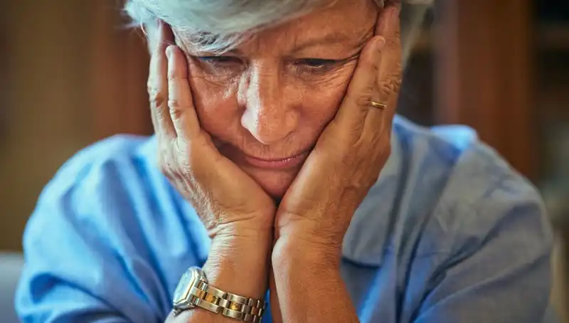 40'lı Yaşlarda Alzheimer Tehlikesi: Erken Uyarı İşaretleri Stresle Mi İlişkilendirildi?