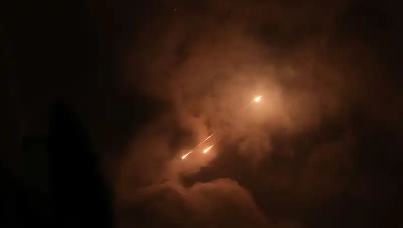 İran’ın Gece Saldırıları: Füzelerin Ateşlenme Saatleri Üzerindeki Gizem