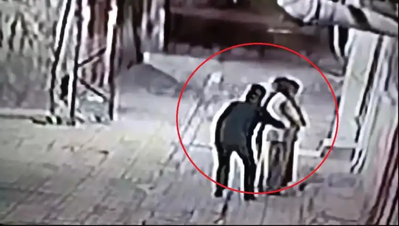 Polisler Kapkaççılara Operasyon İçin Pazarcı ve Simitçi Kılığına Girdi!