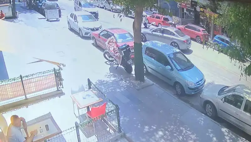Karşıdan Karşıya Geçerken Araba Çarpan Yaya, Hayat Mücadelesi Veriyor