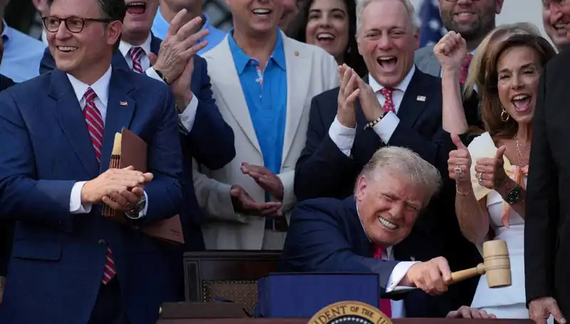 Trump, "Büyük ve Güzel Yasa Tasarısı"nı İmzaladı: Amerikan Siyasetinde Yeni Bir Dönem Mi?